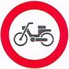 Segédmotoros kerékpárral behajtani tilos